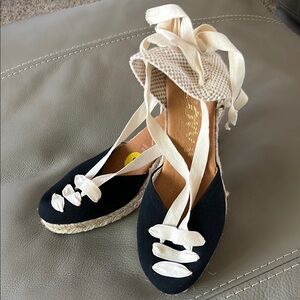 Evan Picone Black and Cream Espadrille Shoes